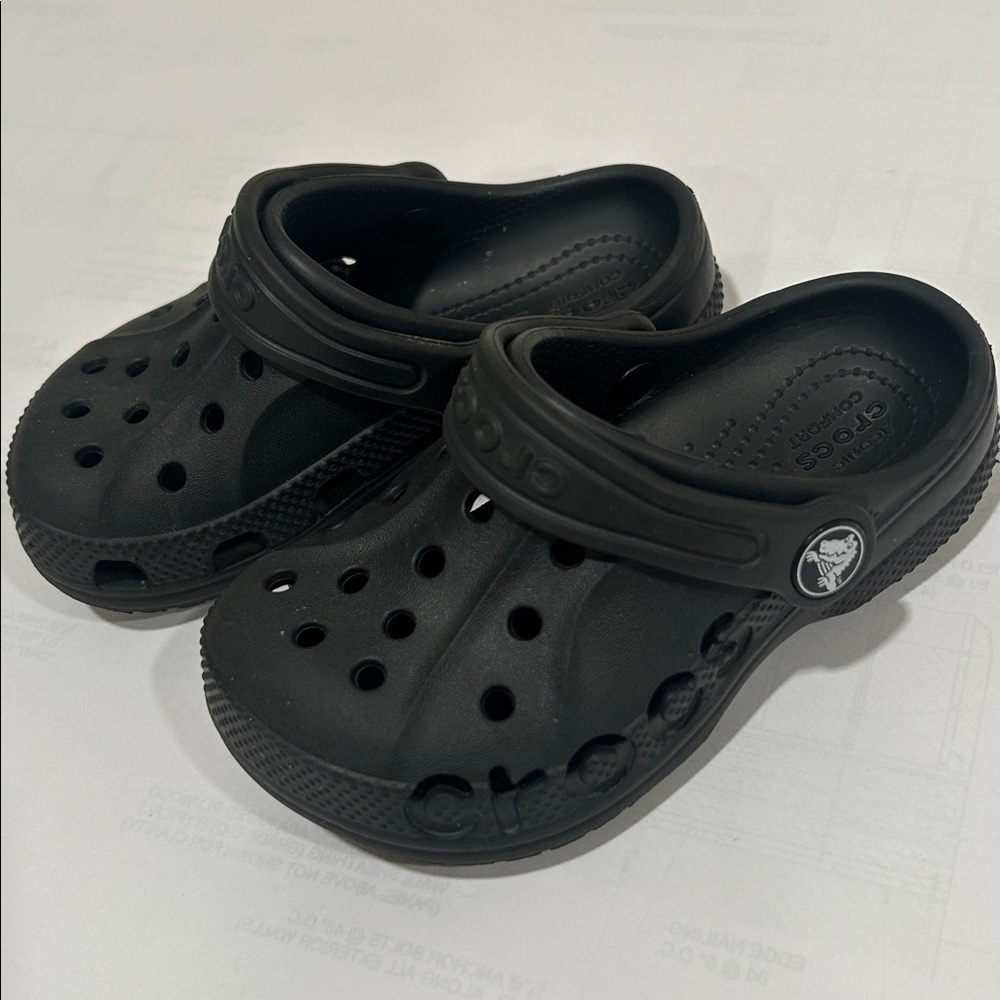 CROCS Kids Black Sandals - Picture 3 of 8